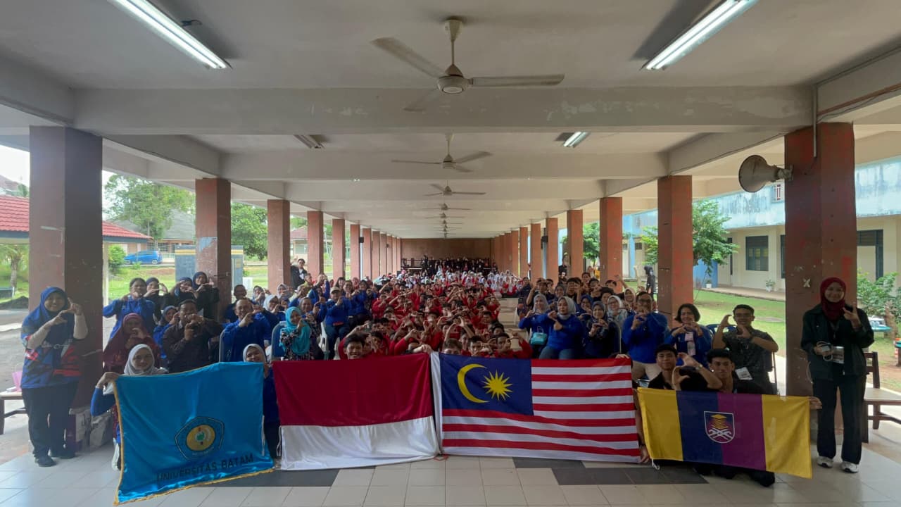 universitas-batam-dan-uitm-malaysia-perkuat-pemberdayaan-masyarakat-lintas-negara-melalui-program-pkm-internasional