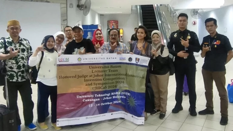Keberangkatan Keynote Speaker dan Tim Juri