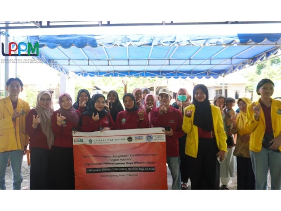 Kelompok 3 Pelaksanaan Kegiatan PKM Nasional Universitas Batam kolaborasi Universitas Maritim Raja Ali Haji