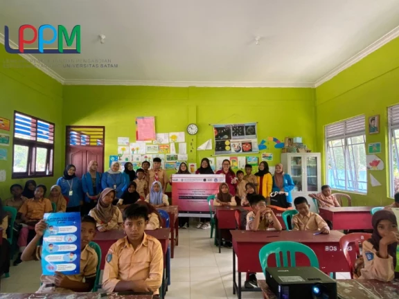 Kelompok 4 Pelaksanaan Kegiatan PKM Nasional Universitas Batam kolaborasi Universitas Maritim Raja Ali Haji